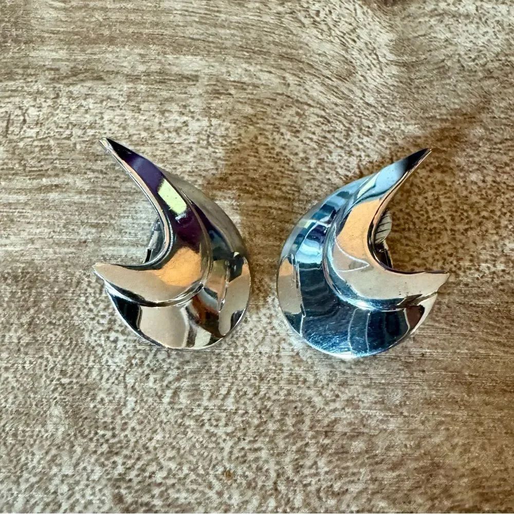Sarah Coventry Crescent Clip On Earrings Vintage Silver Tone 1960s Collectible